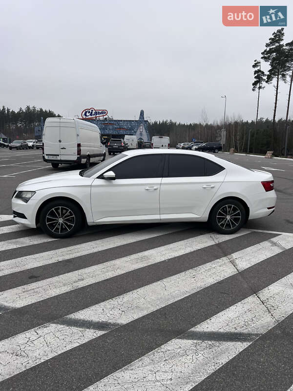 Ліфтбек Skoda Superb 2015 в Києві фото 6 Ліфтбек Skoda Superb 2015 в Києві