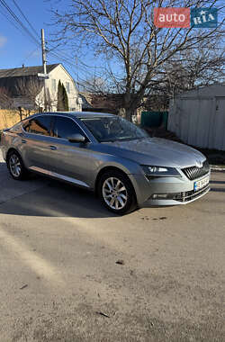Лифтбек Skoda Superb 2016 в Киеве