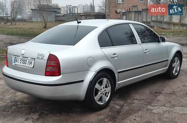 Лифтбек Skoda Superb 2004 в Василькове