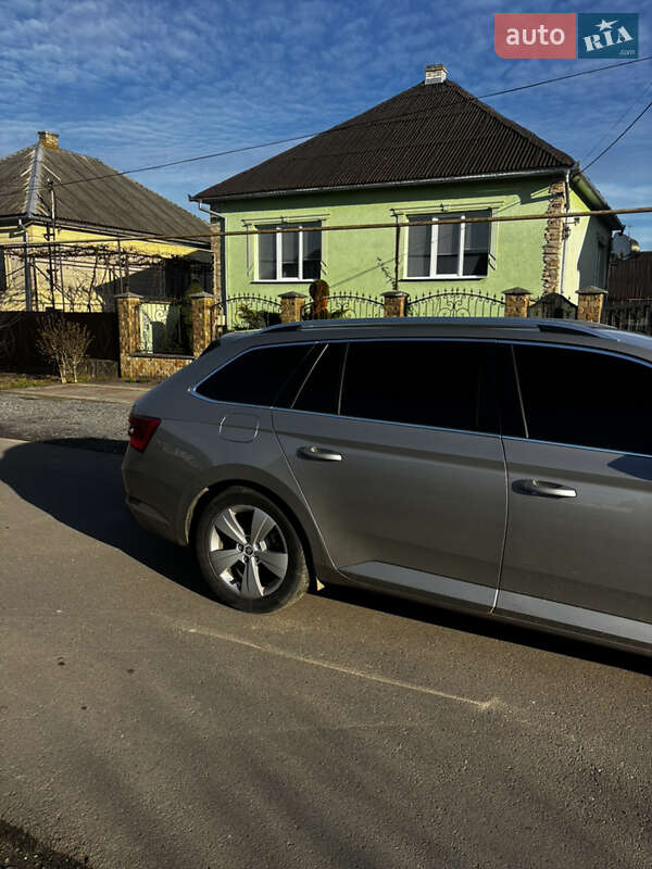Универсал Skoda Superb 2015 в Ужгороде