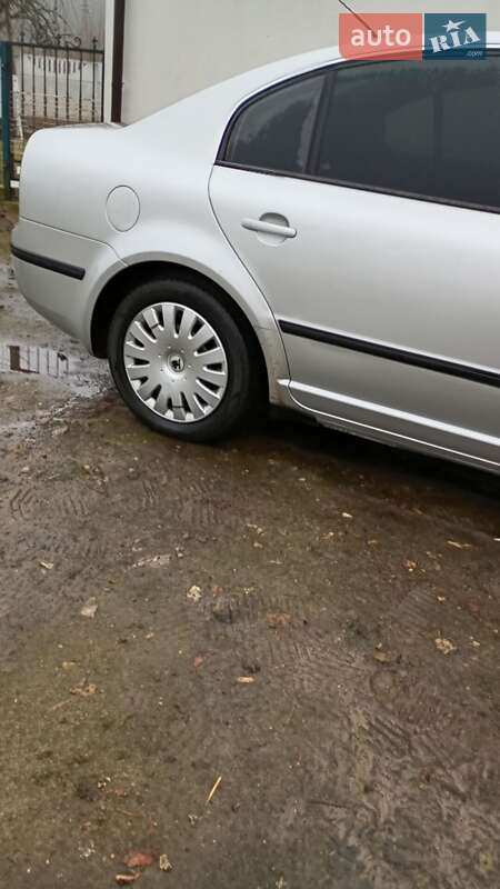 Ліфтбек Skoda Superb 2002 в Славуті