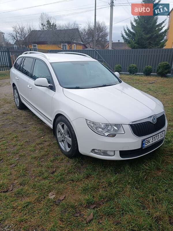 Универсал Skoda Superb 2011 в Сарнах