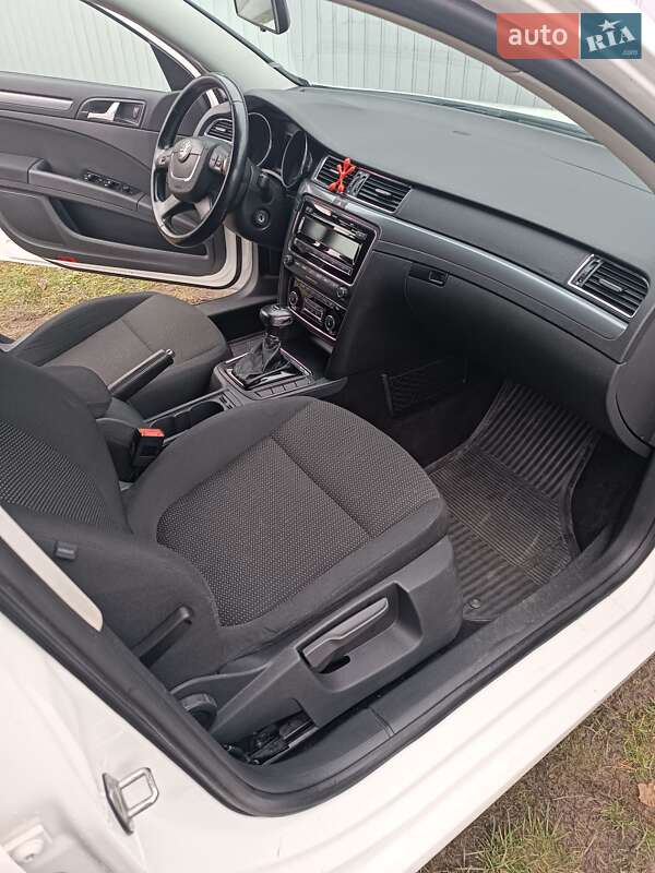 Универсал Skoda Superb 2011 в Сарнах