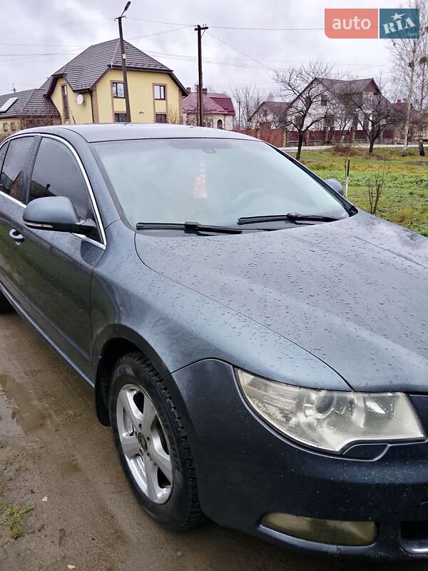 Лифтбек Skoda Superb 2009 в Дубровице