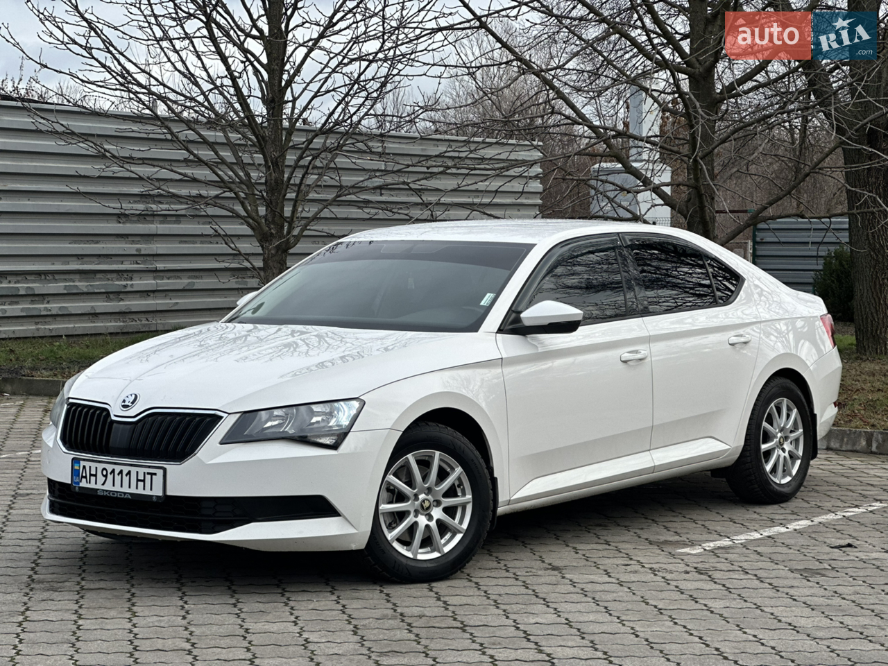 Продам Skoda Superb 2015 рік 1.6 дизель.
Рідний оригінальний пробіг! Автомобіль повністю в заводському фарбуванні. Без підкрасів! Витрата до 6 літрів по місту!
Автомобіль обслужений до дрібниць, з останнього, що робили це: заміна гальмівних дисків, гальмівних колодок, ремінь ГРМ, масло в двигуні.
Усі скла рідні, включно з лобовим склом! (без тріщин і сколів) Салон в ідеальному стані, нічого не перешито!! Все в оригіналі!.В машині впевнений на 100%
-нова гума+нові колісні диски!
Можу пригнати автомобіль у найближчі міста!
Будь-які перевірки на СТО тільки вітаються!