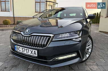Універсал Skoda Superb 2020 в Дрогобичі