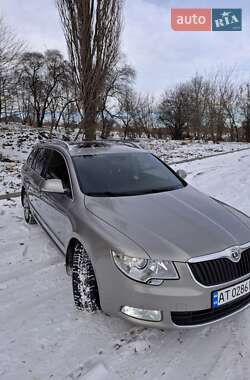 Универсал Skoda Superb 2011 в Бурштыне
