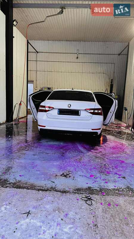 Лифтбек Skoda Superb 2016 в Межгорье