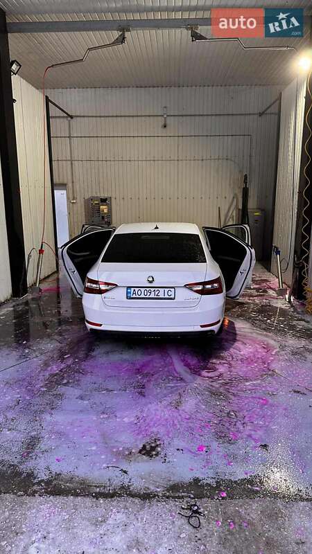 Лифтбек Skoda Superb 2016 в Межгорье