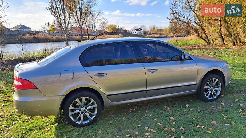 Лифтбек Skoda Superb 2010 в Днепре