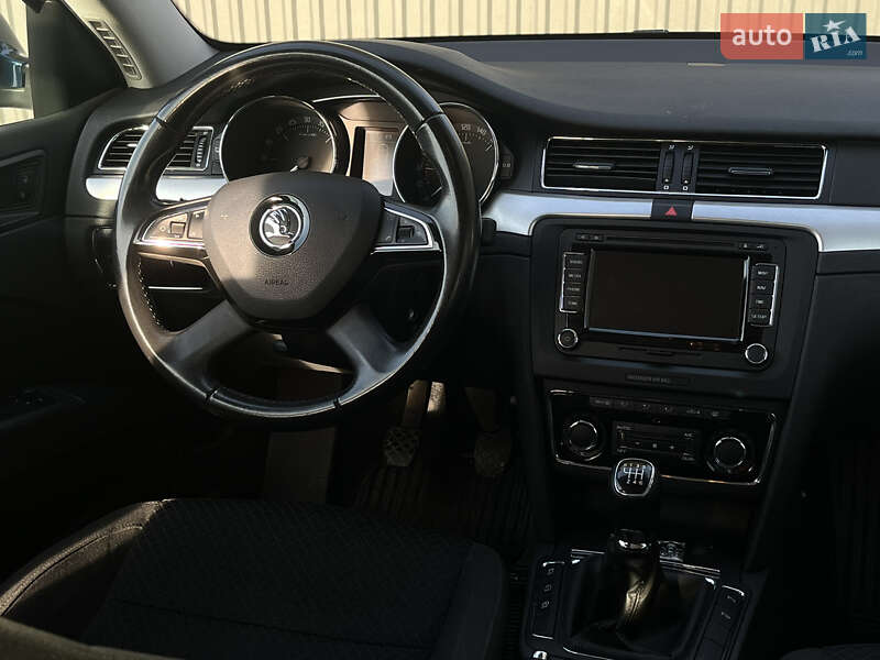 Лифтбек Skoda Superb 2014 в Смыге