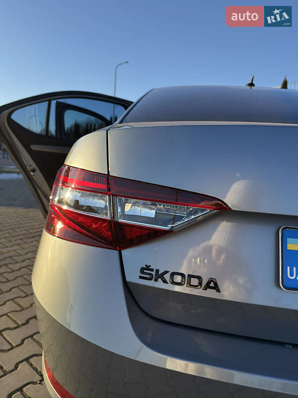 Лифтбек Skoda Superb 2015 в Дрогобыче