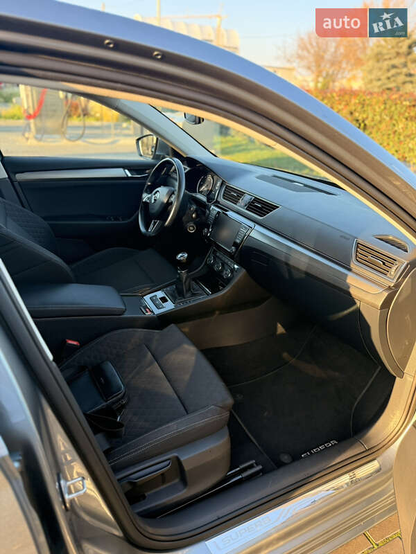 Лифтбек Skoda Superb 2015 в Дрогобыче