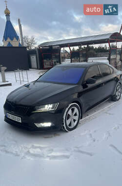 Лифтбек Skoda Superb 2015 в Городке