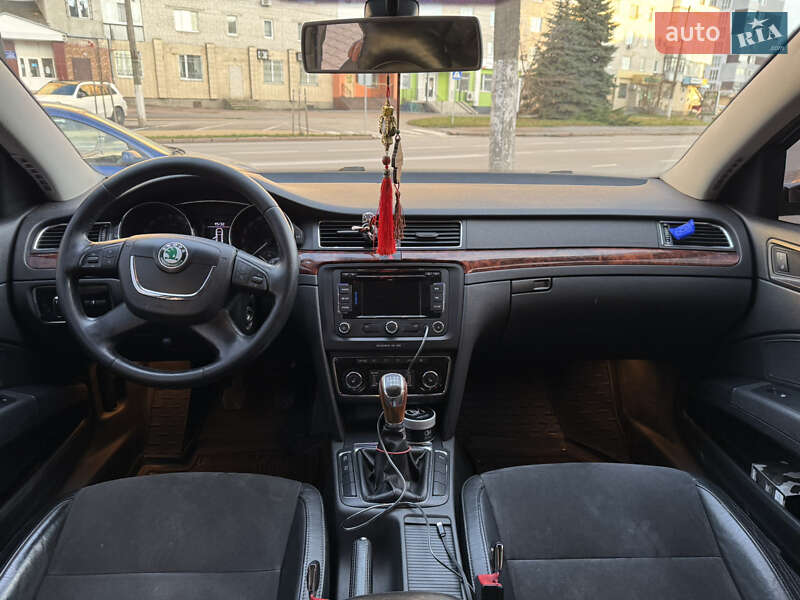 Універсал Skoda Superb 2010 в Звягелі