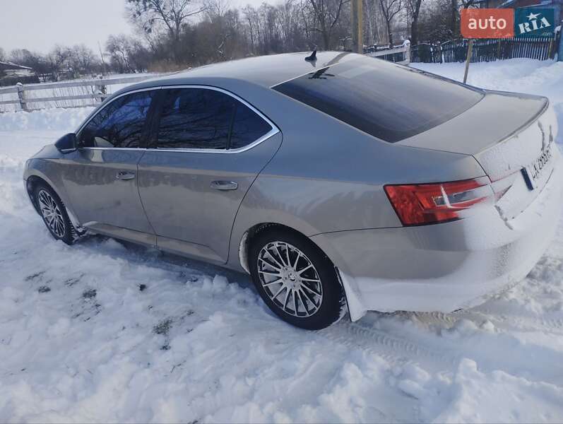 Лифтбек Skoda Superb 2016 в Изяславе
