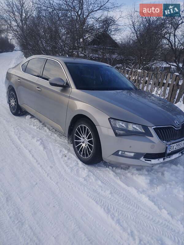 Лифтбек Skoda Superb 2016 в Изяславе