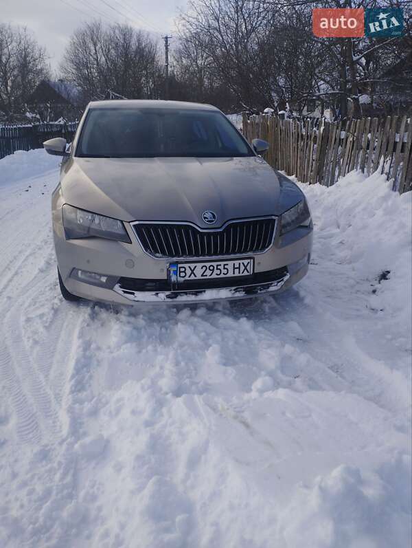 Лифтбек Skoda Superb 2016 в Изяславе