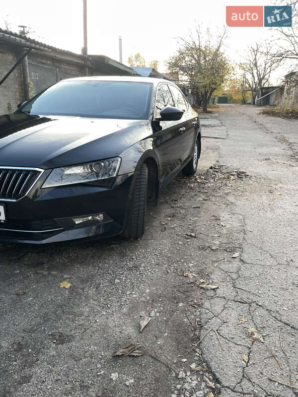 Лифтбек Skoda Superb 2017 в Кропивницком