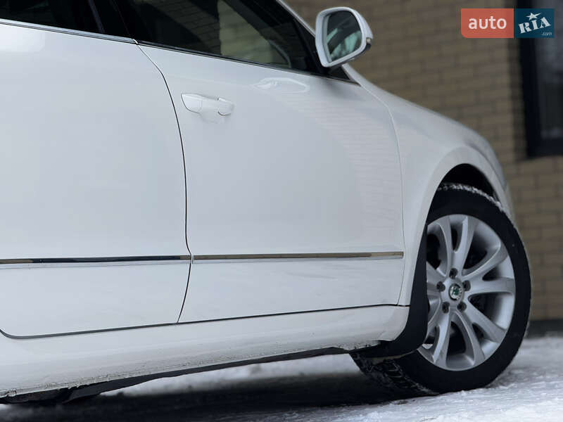 Универсал Skoda Superb 2012 в Радивилове