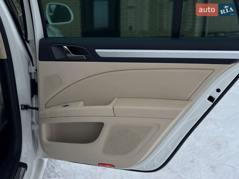 Универсал Skoda Superb 2012 в Радивилове