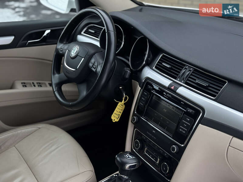 Универсал Skoda Superb 2012 в Радивилове