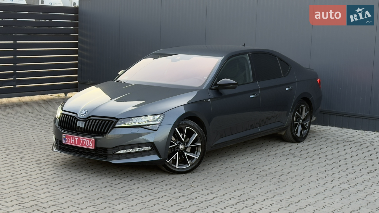 Skoda Superb чистий 2022р.Тільки пригнаний, вже розмитнений відписка договору купівлі продажу прямо на Вас !.Можлива доставка по Україні.Є сервісна книга з всіма підтверженнями. Повністю обслужений з оригінальними запчастинами. Автомобіль в ідеальному стані наче 100тис. Пробігу, не потребує додаткових вкладень. Всі системи автомобіля працюють без нарікань . Двигун і підвіска без зауважень.
По комплектації:
- Легкосплавні диски R18
- Пам’ять передніх сидінь
- Спортивні педалі (нержавіюча сталь)
- Акустичне подвійне скло
- Під рульові пелюстк
-   LED освітлення салону Ambient Lighting з вибором кольору
-   Інформаційна навігаційна система "Columbus"
- Світлодіодні фари головного світла з функцією повороту, світлодіодні денні ходові вогні (Full LED)
-   Задні ТОР LED ліхтарі
-   Асистент автоматичного керування дальнім світлом фар із затемненням дзеркал та датчиком дощу
-   Передні  сидіння з підігрівом
-   Підігрів лобового скла(Атермалка)
-   Підігрів руля
-   Електричне відкриття і закриття кришки багажника
-   Цифрова панель приладів
-   Система безключового доступу та пуску двигуна "Kessy Full"
-   Шкіряне мультикермо 
-   Адаптивний круїз-контроль з обмежувачем швидкості "CRUISE CONTROL, присутні всі можливі асистенти.
- Екстрене гальмування
-   Задній/передній паркувальний радар "PARK DISTANCE CONTROL
-   Камера заднього огляду