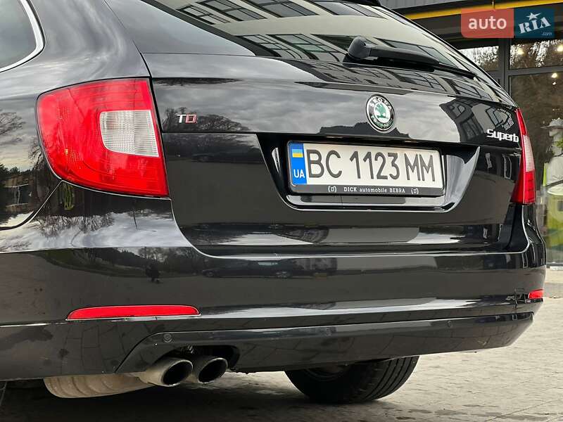 Универсал Skoda Superb 2012 в Новояворовске