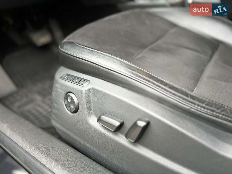 Универсал Skoda Superb 2012 в Новояворовске