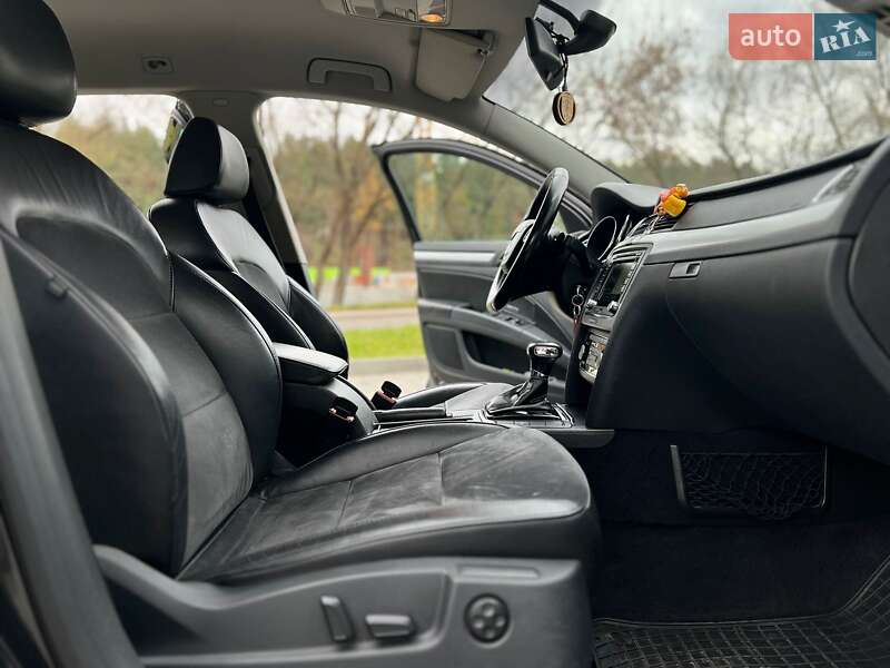 Универсал Skoda Superb 2012 в Новояворовске