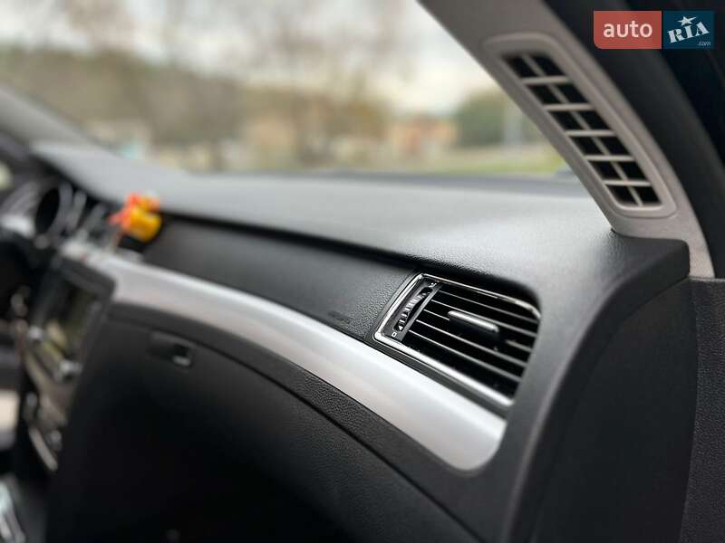 Универсал Skoda Superb 2012 в Новояворовске