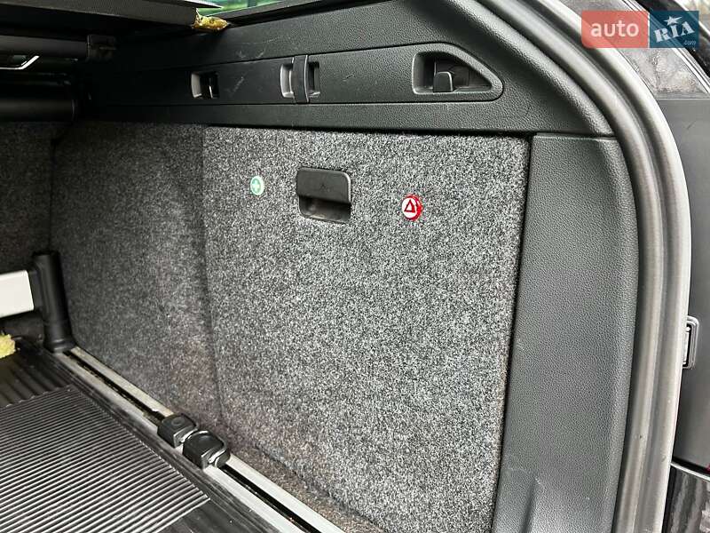 Универсал Skoda Superb 2012 в Новояворовске