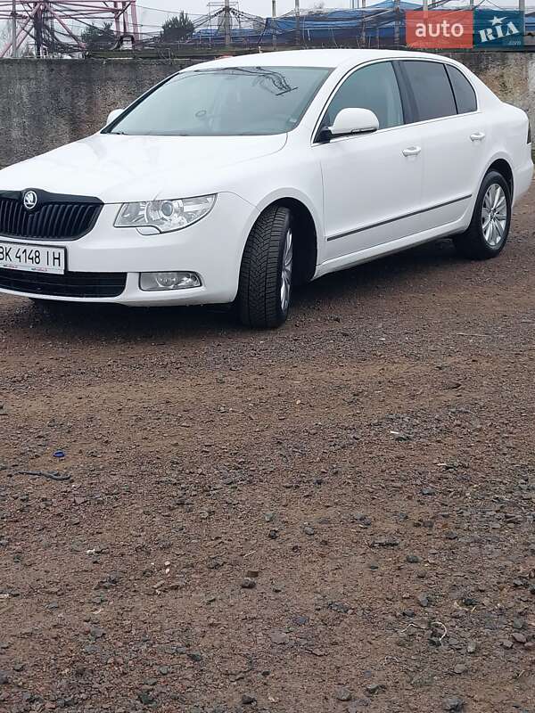Лифтбек Skoda Superb 2011 в Заречном