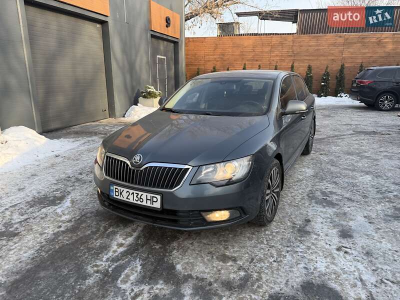Лифтбек Skoda Superb 2014 в Киеве фото Лифтбек Skoda Superb 2014 в Киеве