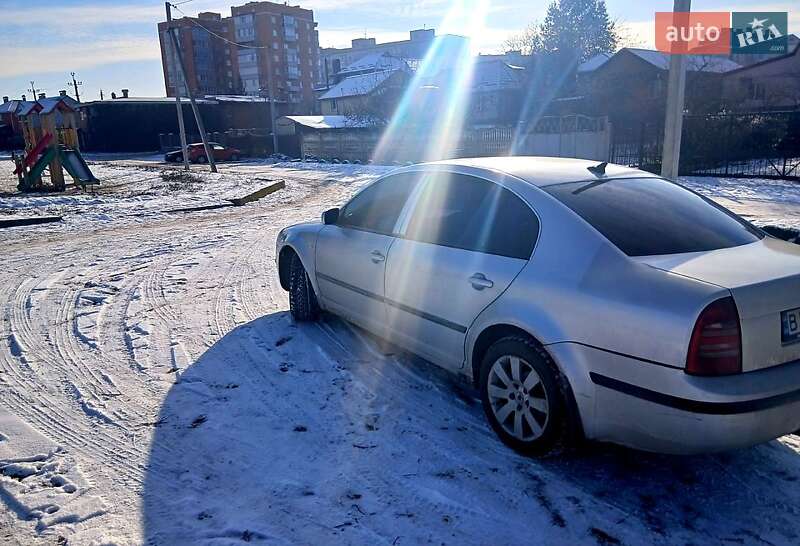 Лифтбек Skoda Superb 2002 в Миргороде
