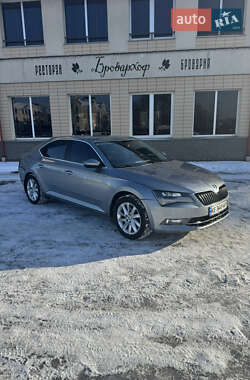 Лифтбек Skoda Superb 2016 в Киеве