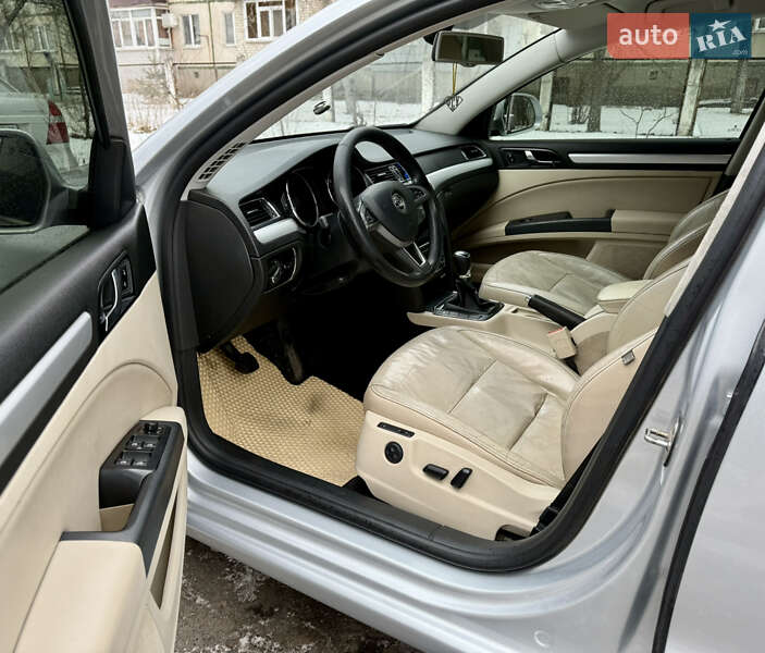 Ліфтбек Skoda Superb 2011 в Дніпрі