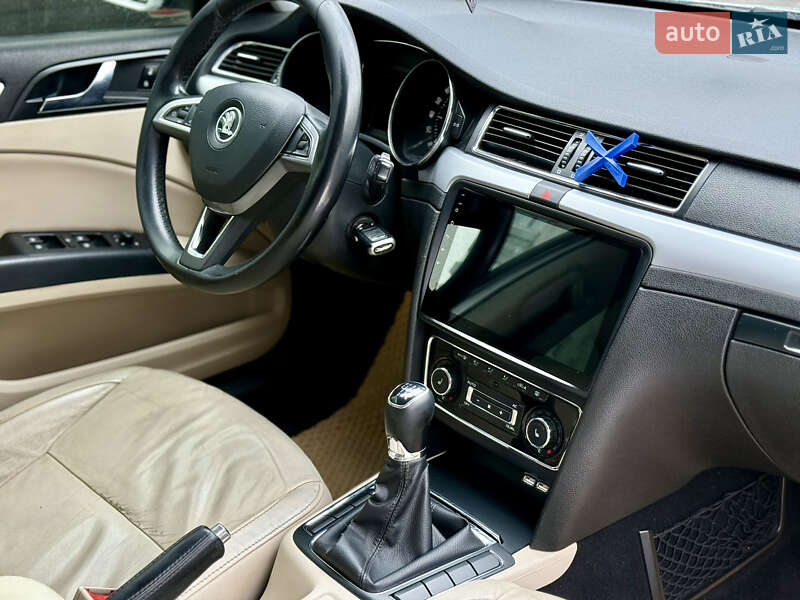 Ліфтбек Skoda Superb 2011 в Дніпрі