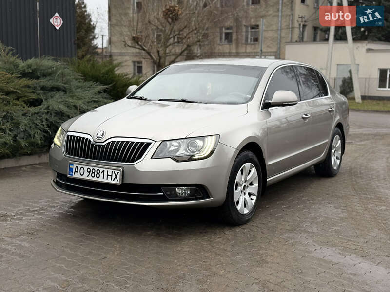 Лифтбек Skoda Superb 2013 в Ужгороде