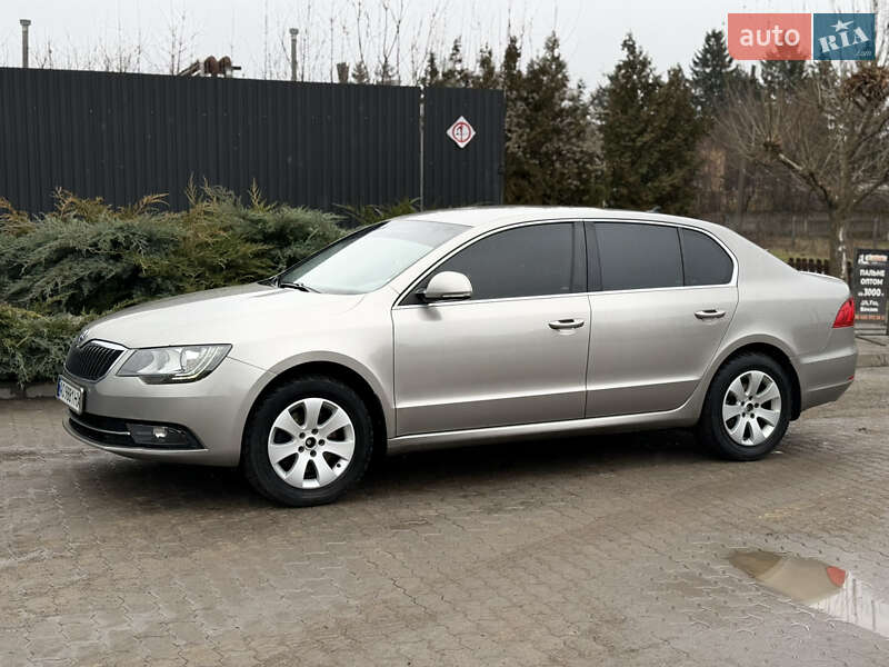 Лифтбек Skoda Superb 2013 в Ужгороде