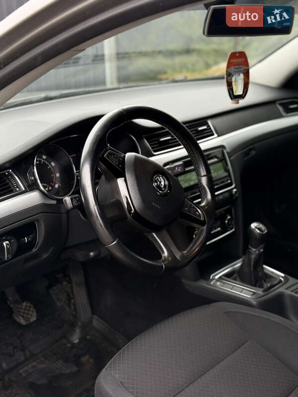 Лифтбек Skoda Superb 2013 в Ужгороде