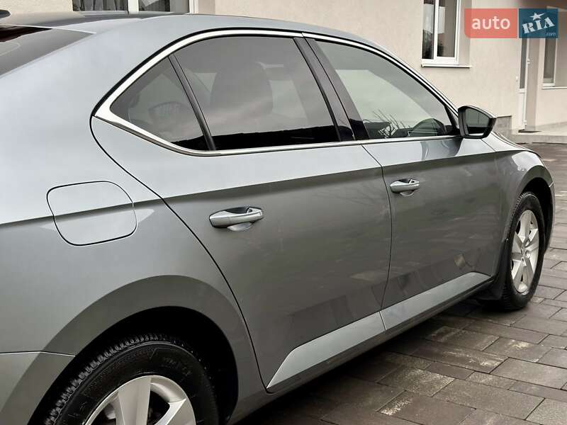 Лифтбек Skoda Superb 2016 в Мукачево