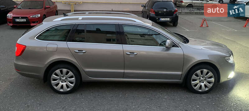 Универсал Skoda Superb 2010 в Киеве