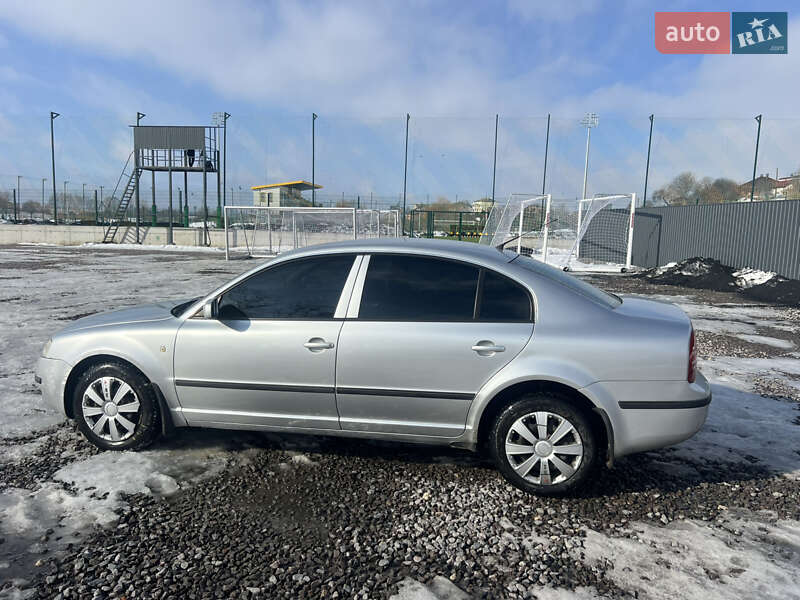 Лифтбек Skoda Superb 2005 в Львове
