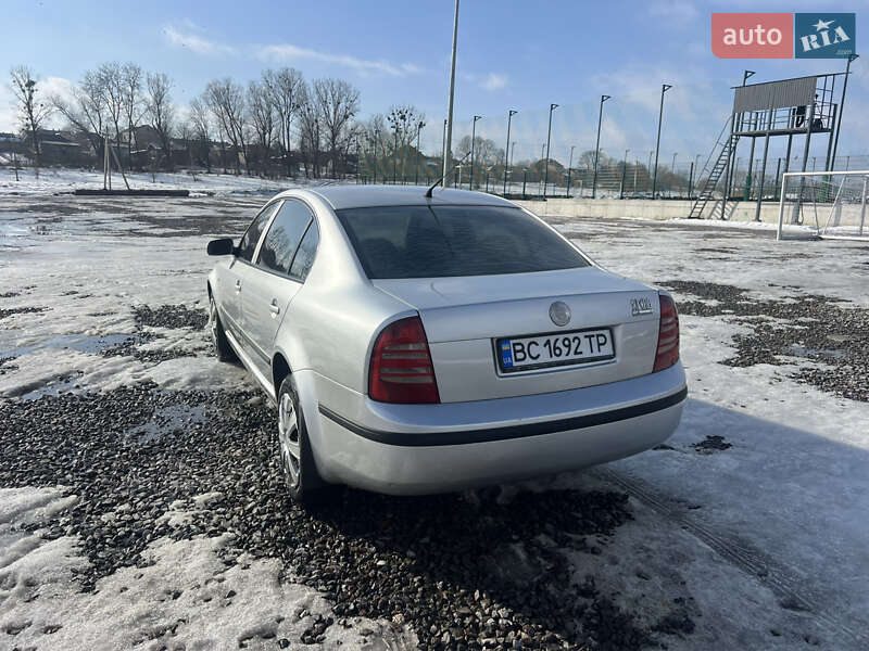Лифтбек Skoda Superb 2005 в Львове