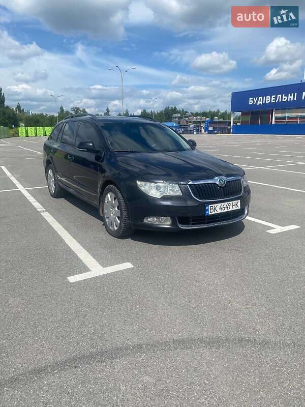 Універсал Skoda Superb 2011 в Кам'янець-Подільському