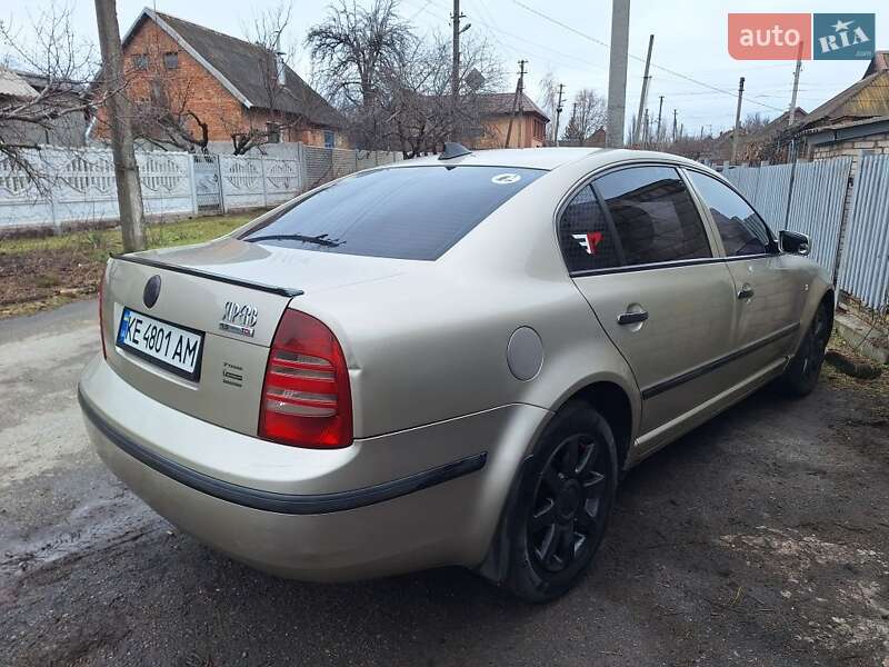 Лифтбек Skoda Superb 2005 в Кривом Роге фото Лифтбек Skoda Superb 2005 в Кривом Роге