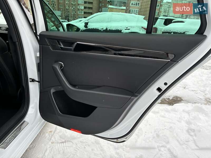 Универсал Skoda Superb 2023 в Киеве фото 46 Универсал Skoda Superb 2023 в Киеве