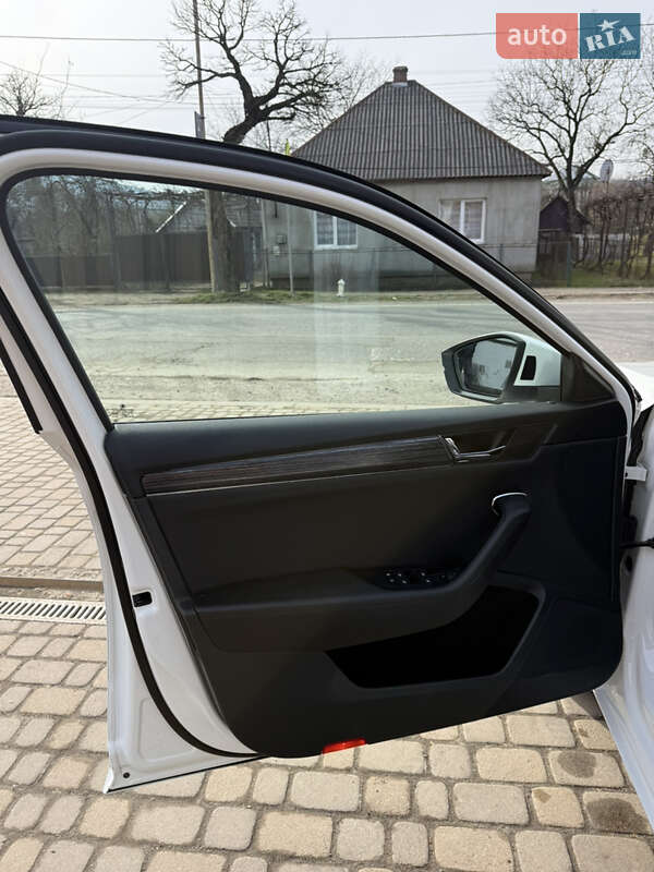 Универсал Skoda Superb 2020 в Сваляве