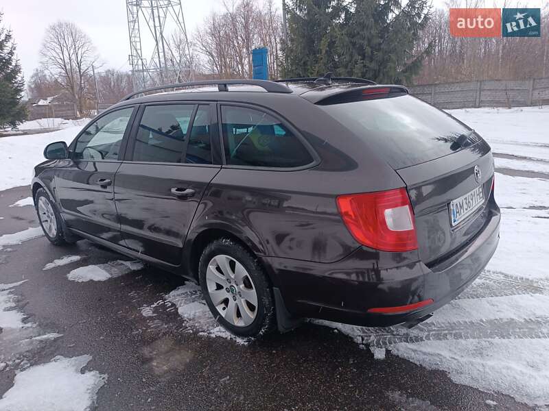 Універсал Skoda Superb 2012 в Черняхові